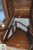 Лестница деревянная поворотная. Материал - массив БУКА. Комбинированная покраска