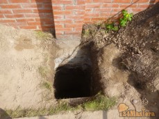 земляная яма под канализацию 3 метра(подготовлена вручную)